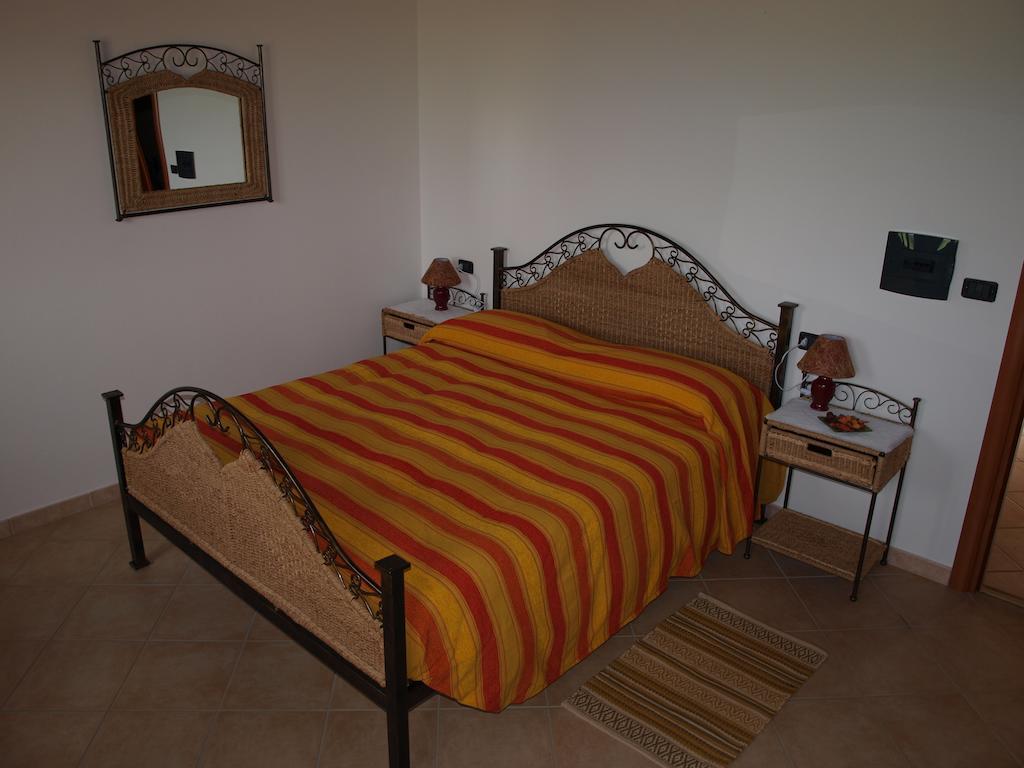 Bed and Breakfast Casa Casti Sant' Antonio di Santadi Camera foto